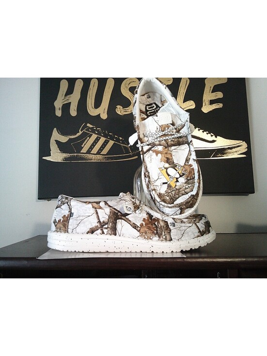 Hey Dude Other - Hey Dudes Shoes Mens Size  11 Realtree Pittsburgh Penguins